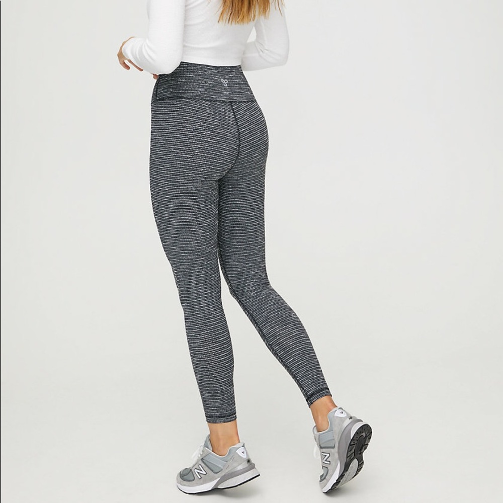 🦋 Aritzia TNA Atmosphere Leggings